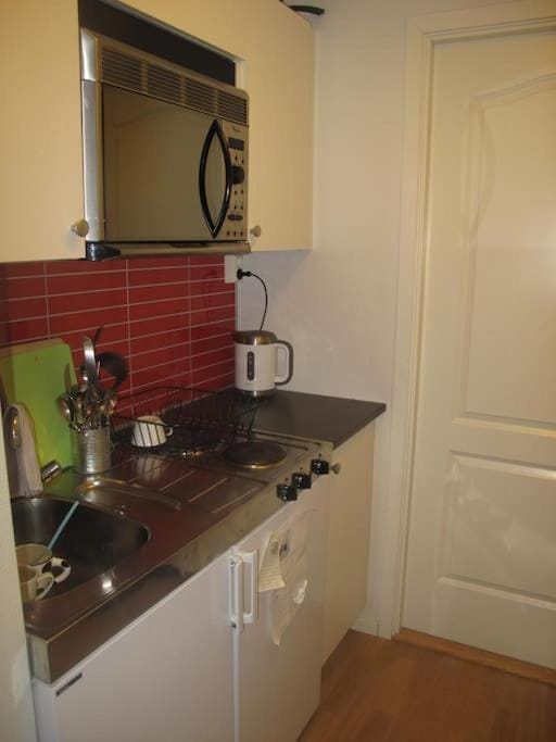 By the sea. Hybel/Room in South of Troms Central Apartment in Tromso