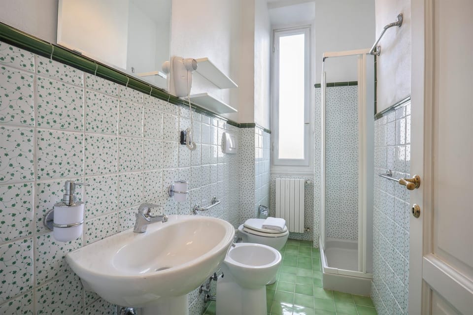 Shower, Toilet, Bathroom, bidet, towels