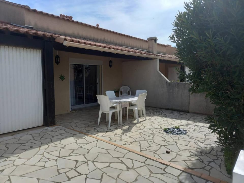 Property building, Patio, Day, View (from property/room), Balcony/Terrace, Dining area