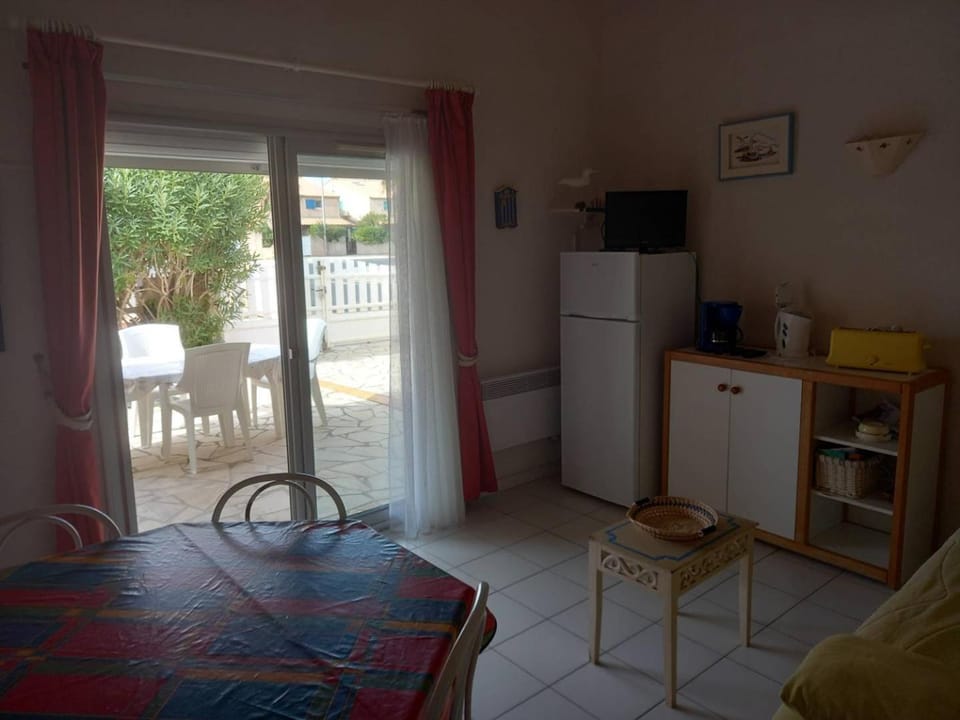 TV and multimedia, Kitchen or kitchenette, Living room, Seating area, Dining area, minibar