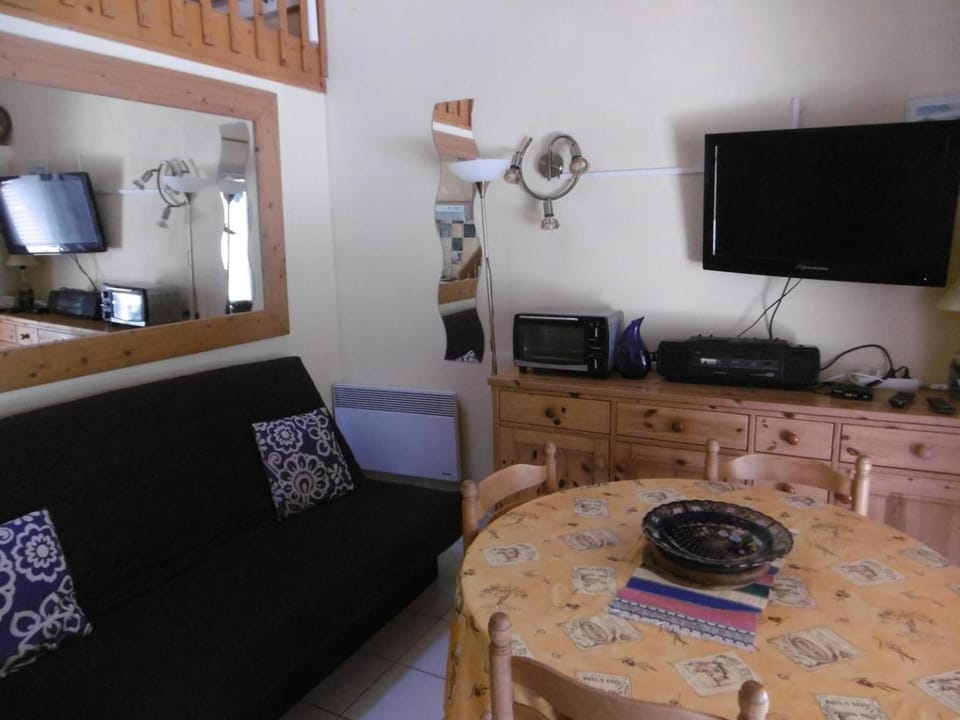 Communal lounge/ TV room, TV and multimedia, Kitchen or kitchenette, Living room, Seating area, Dining area, minibar