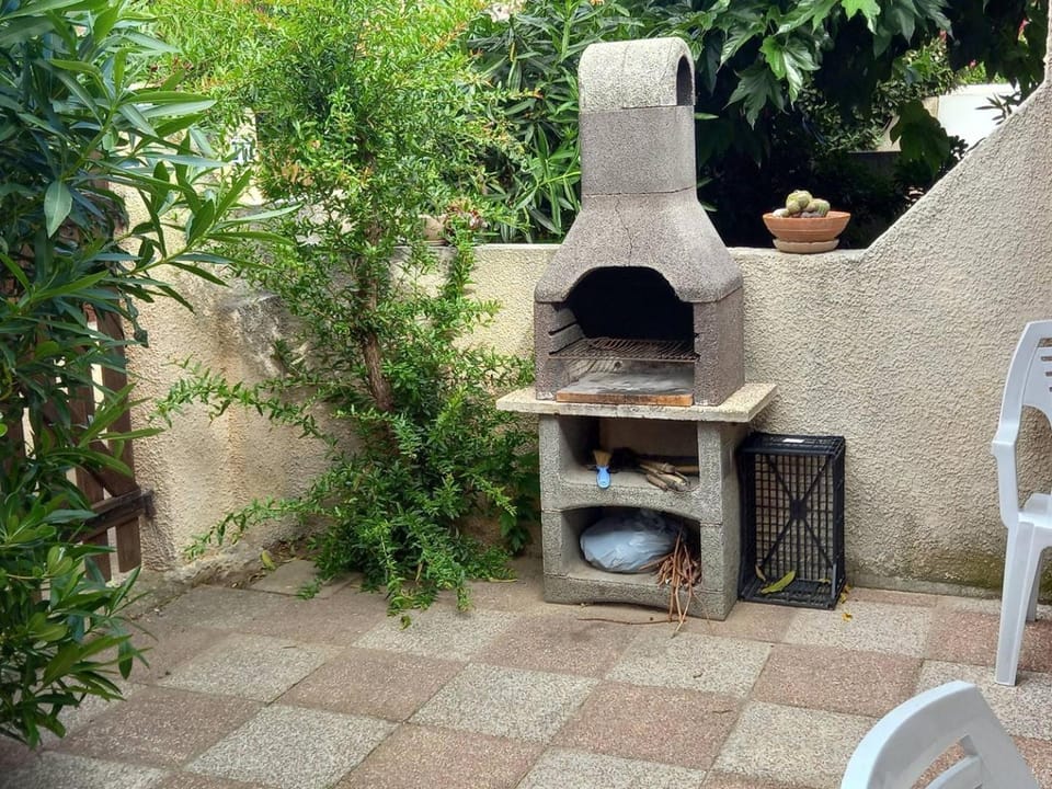Patio, Day, BBQ facilities, Garden, Garden view
