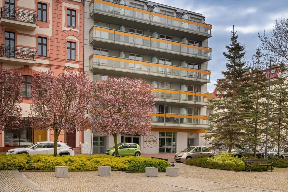 Property building, Off site, Location