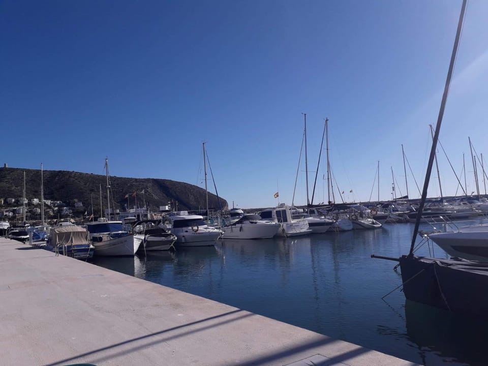 Apartamento en Moraira con piscina 100 m de la playa Apartment in Marina Alta