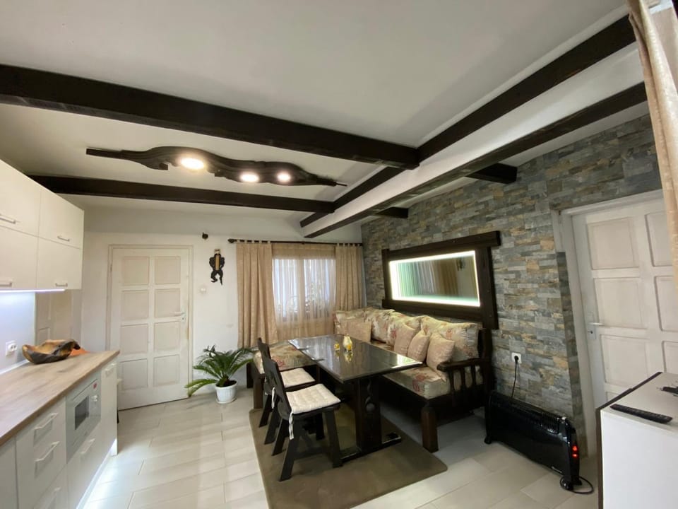 TV and multimedia, Kitchen or kitchenette, Living room, Seating area, Dining area, minibar, oven, pet friendly, stove