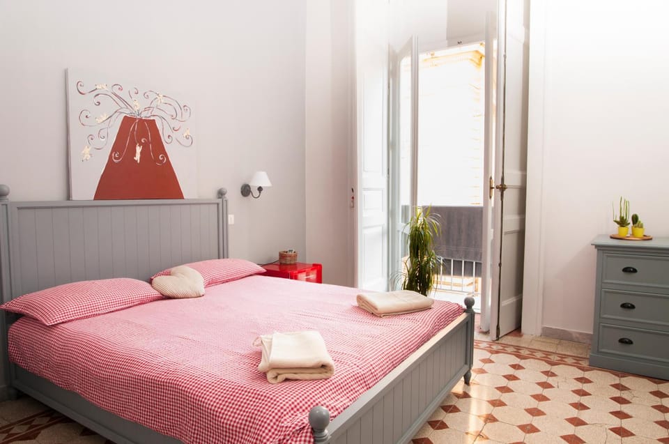 Bed, Photo of the whole room, Decorative detail