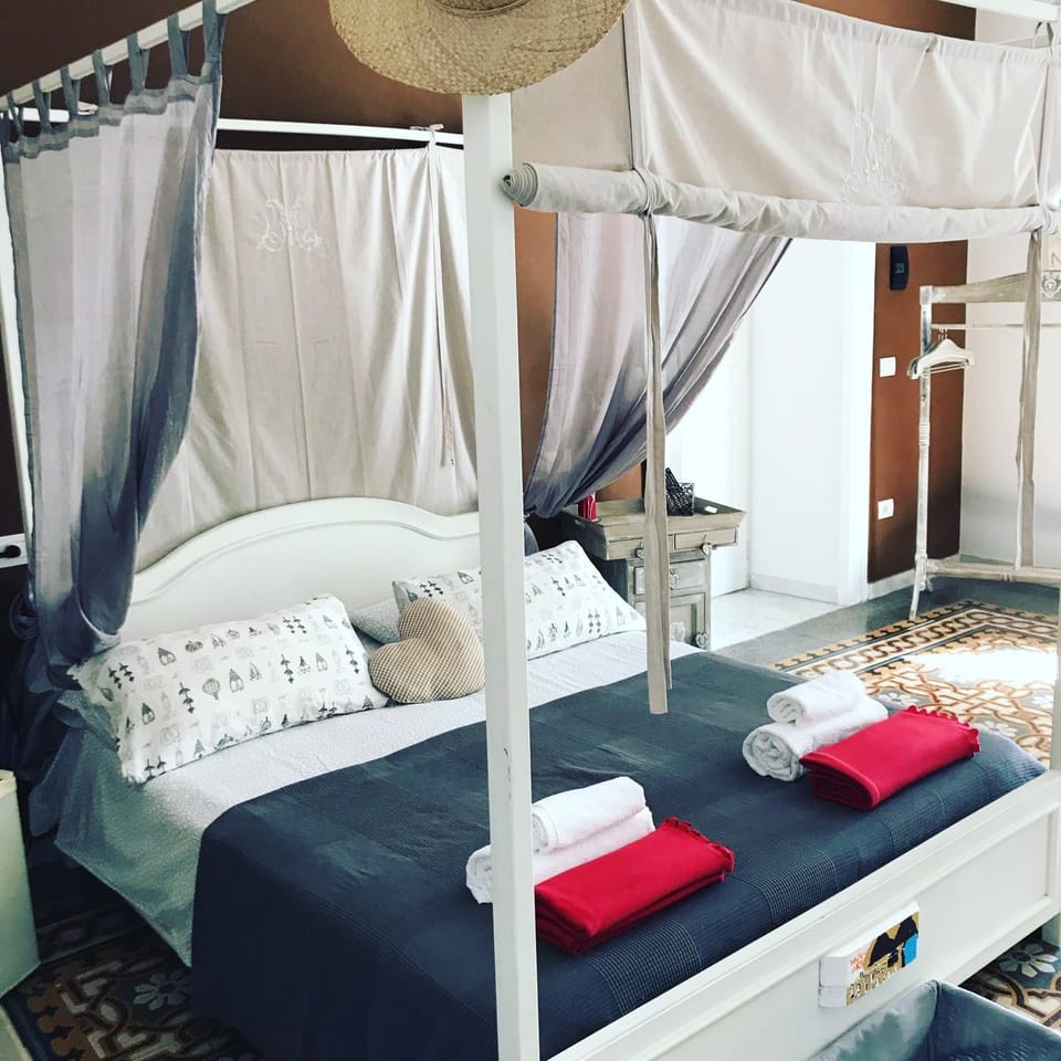 Bed, Photo of the whole room