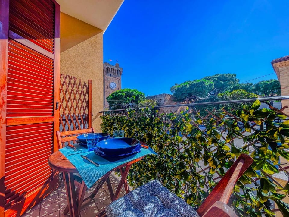 Property building, Day, View (from property/room), Balcony/Terrace, Breakfast