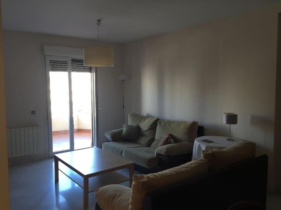 Amplio Piso en Nervión, Excelente zona de la ciudad. Apartment in Seville