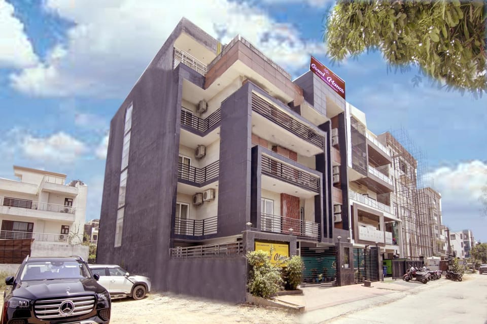 Property building, Facade/entrance