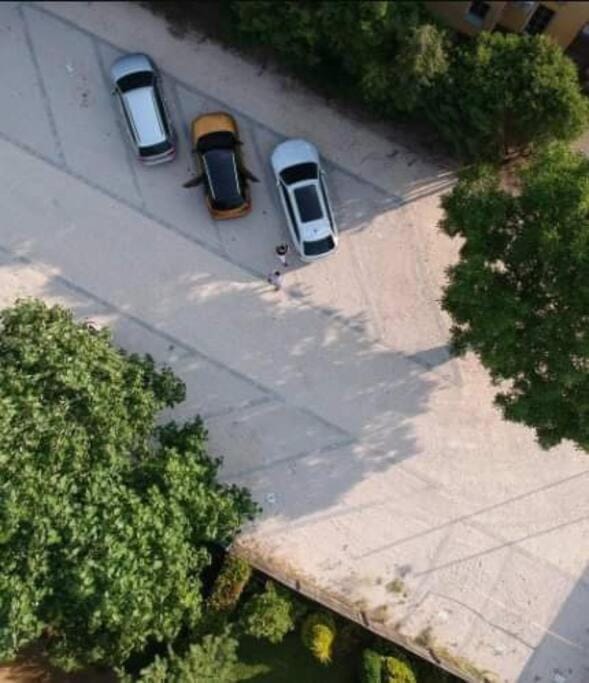 Bird's eye view, Parking