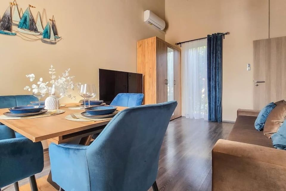 TV and multimedia, Living room, Dining area
