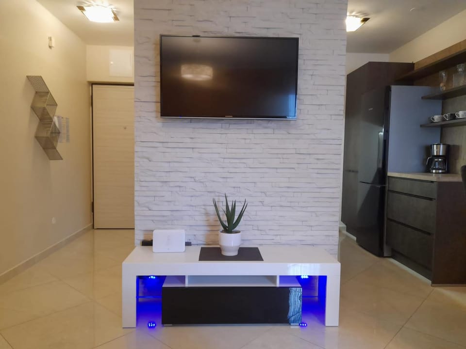 TV and multimedia, Kitchen or kitchenette