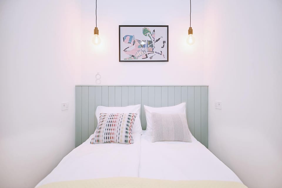 Bed, Photo of the whole room, Decorative detail, Bedroom
