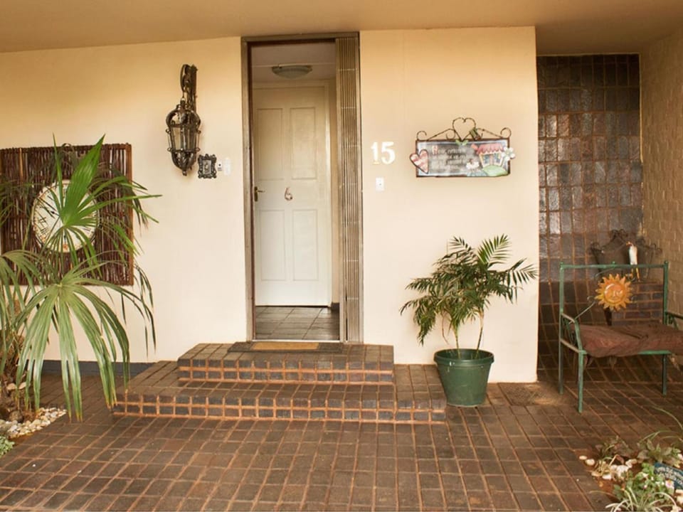Facade/entrance, Day