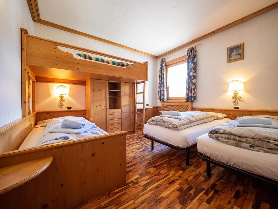 Bed, Photo of the whole room, Bedroom, bunk bed