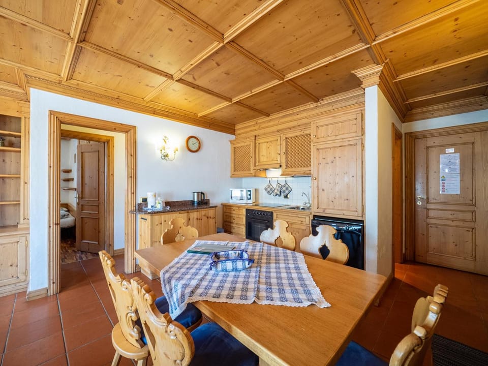 Living room, Photo of the whole room, Seating area, Dining area