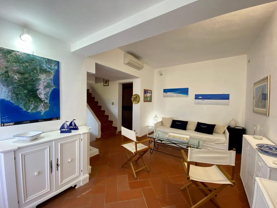 Living room, Seating area, air conditioner
