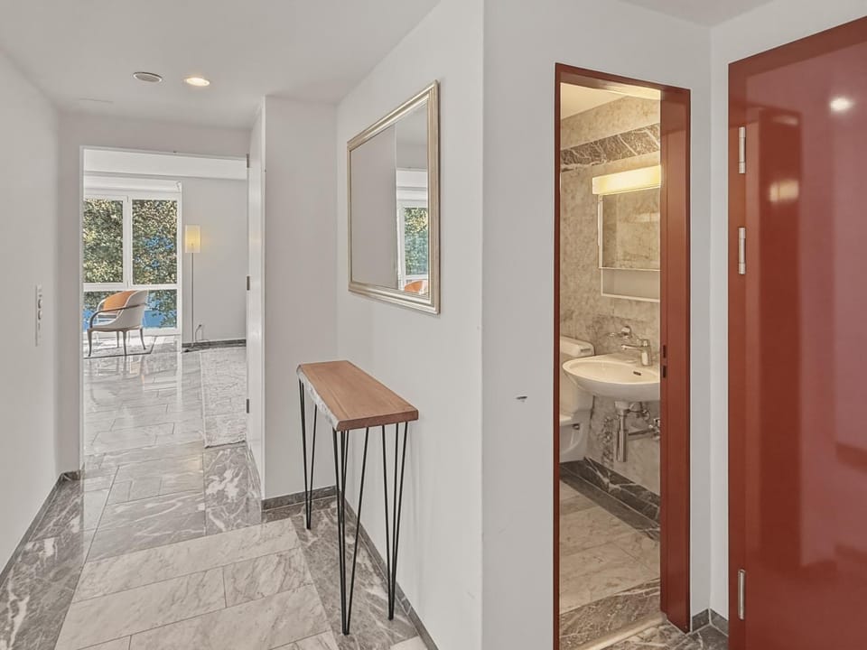 Facade/entrance, Bathroom, Living room