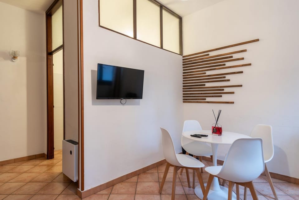 Communal lounge/ TV room, TV and multimedia, Dining area