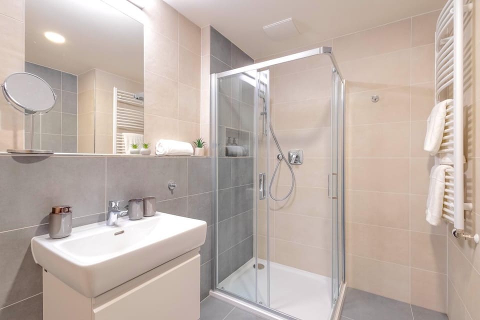 Shower, Bathroom, towels