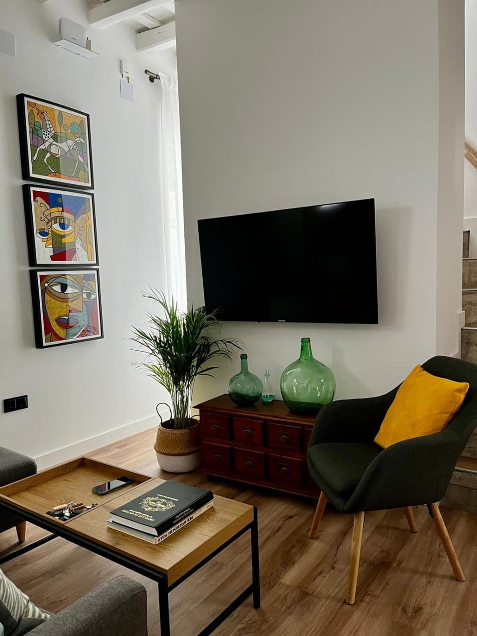Communal lounge/ TV room, Living room
