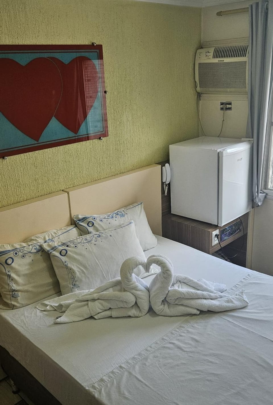 Bed, Photo of the whole room, Bedroom, air conditioner