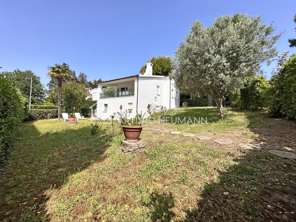 Property building, Day, Natural landscape, Garden, Garden view