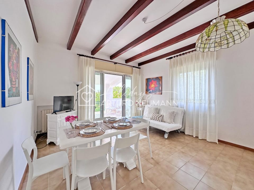 TV and multimedia, Living room, Seating area, Dining area