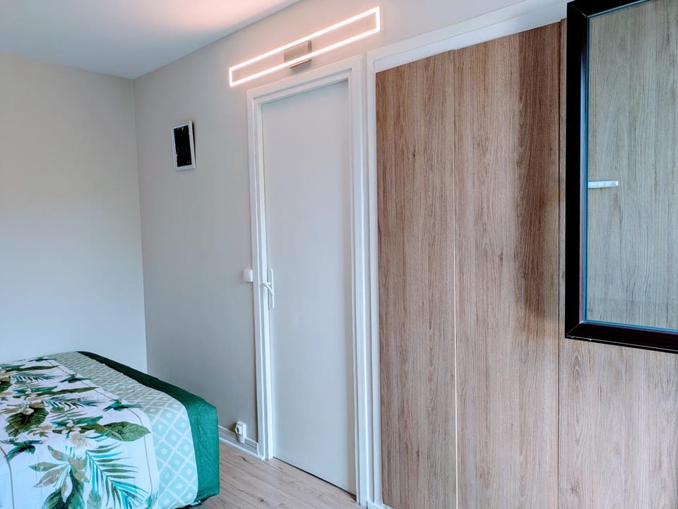 Bed, Bedroom, wardrobe