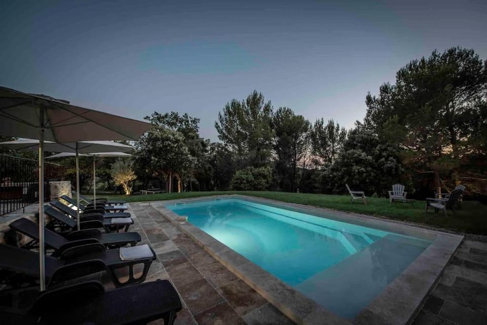 Pool view, Swimming pool, sunbed