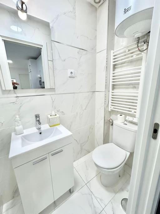 Metro Avenida de América 09 Apartment in Madrid