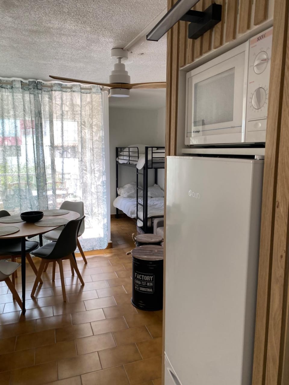 Kitchen or kitchenette, Dining area, minibar, pet friendly, stove