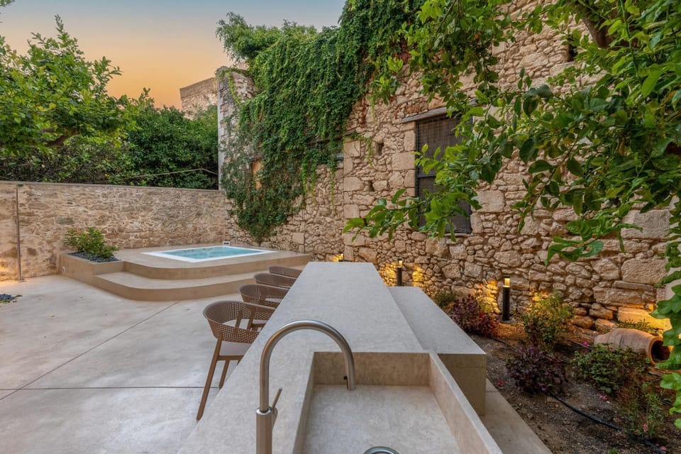 BBQ facilities, Garden, Garden, Hot Tub, Spa and wellness centre/facilities, Seating area, Garden view, Pool view, Swimming pool