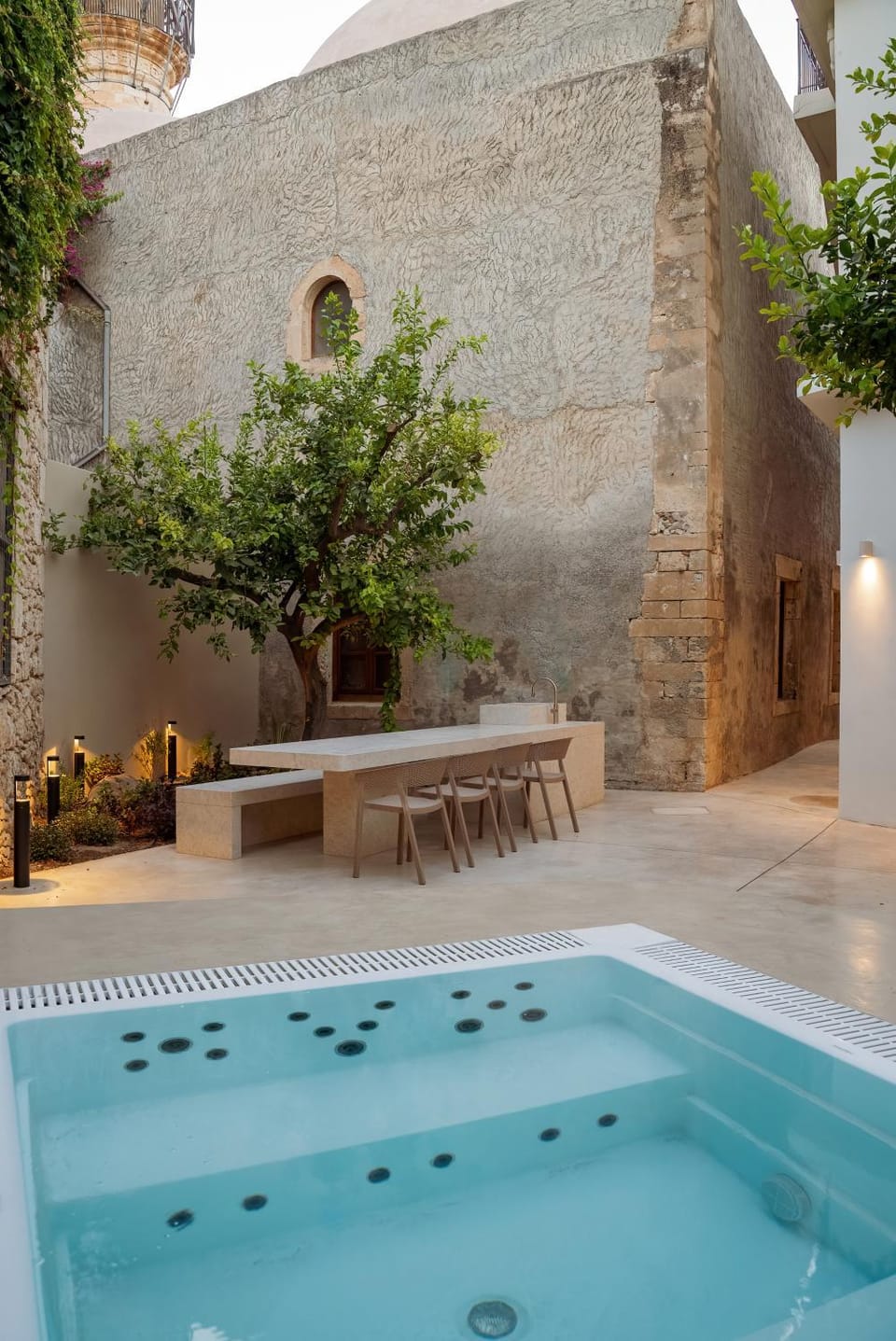 BBQ facilities, Hot Tub, Dining area, Pool view, Swimming pool, Swimming pool