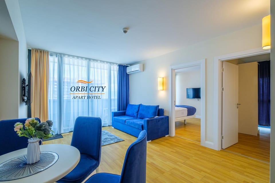 TV and multimedia, Living room, Seating area, air conditioner