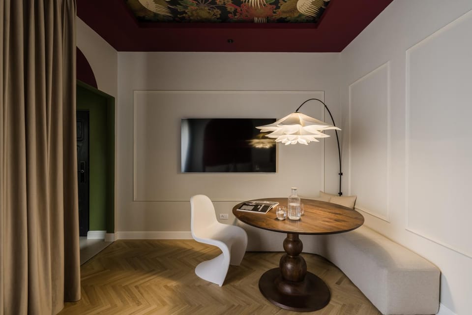 TV and multimedia, Seating area, Dining area, Bedroom