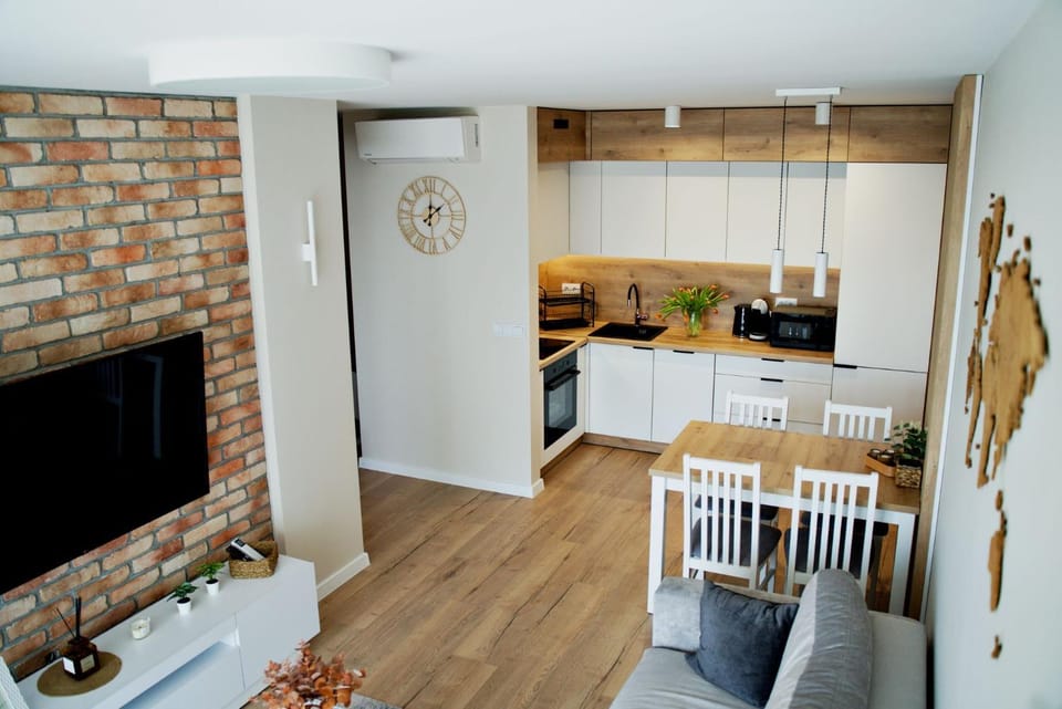 TV and multimedia, Kitchen or kitchenette, Living room, Seating area, Dining area