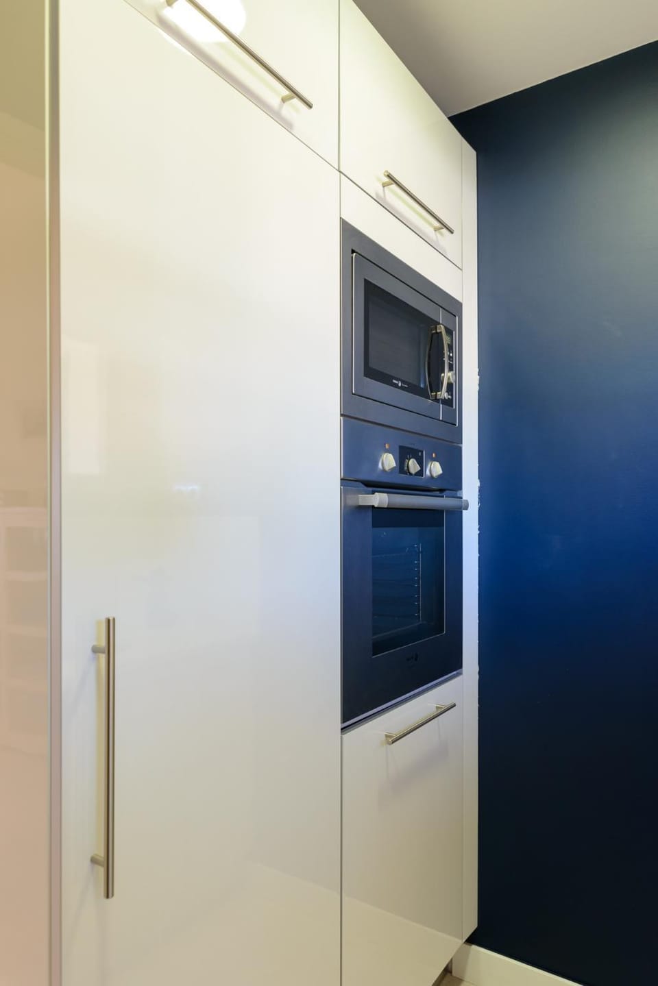 Kitchen or kitchenette, oven