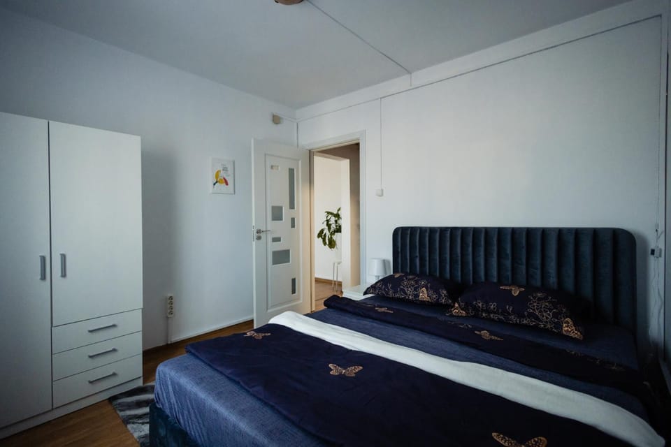 Bed, Bedroom, wardrobe