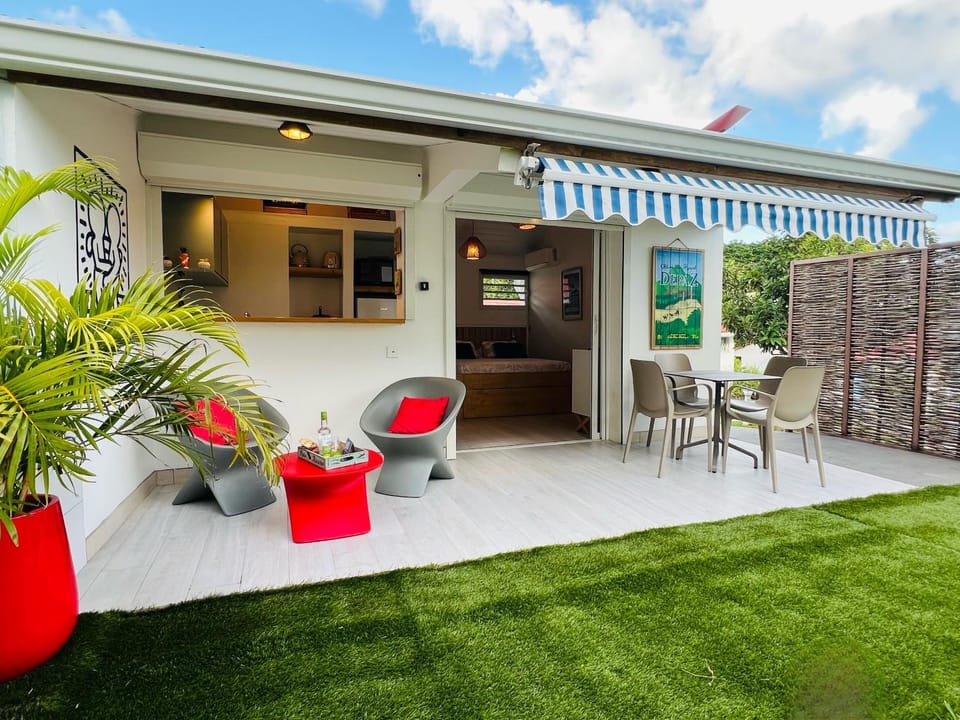 Property building, Patio, internet