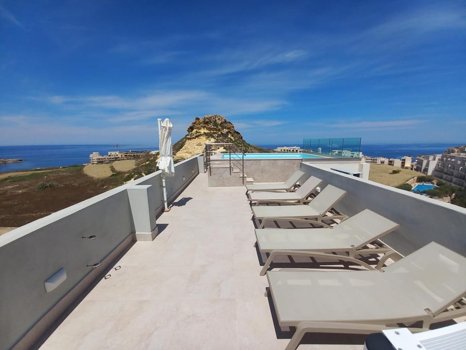 Day, Natural landscape, Pool view, Sea view, Swimming pool, sunbed