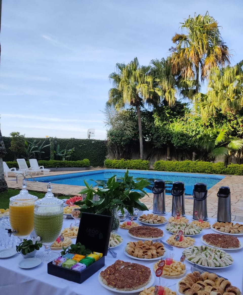 Restaurant/places to eat, Food and drinks, Food, Swimming pool