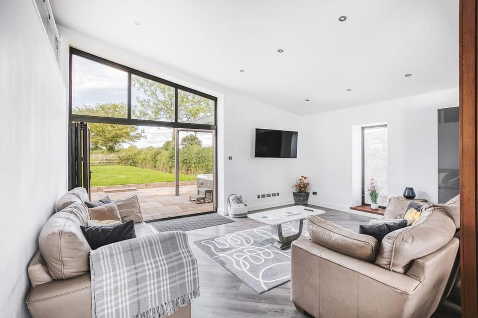 PRIVATE LUXURY BARN IN ITS OWN 0.75ACRES House in South Derbyshire District