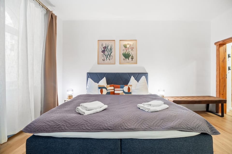 Bed, Photo of the whole room, Bedroom, towels