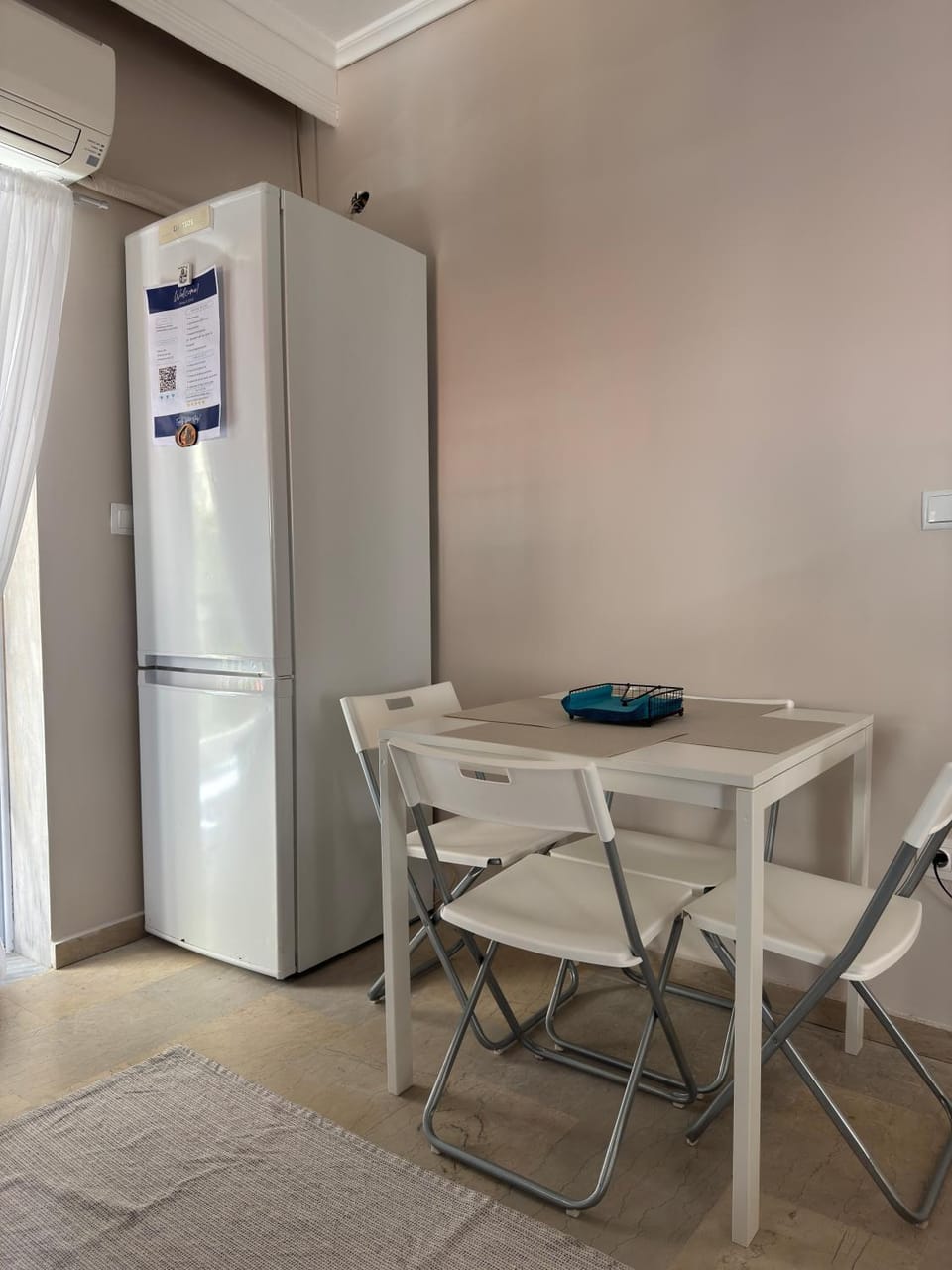 Kitchen or kitchenette, Dining area, air conditioner