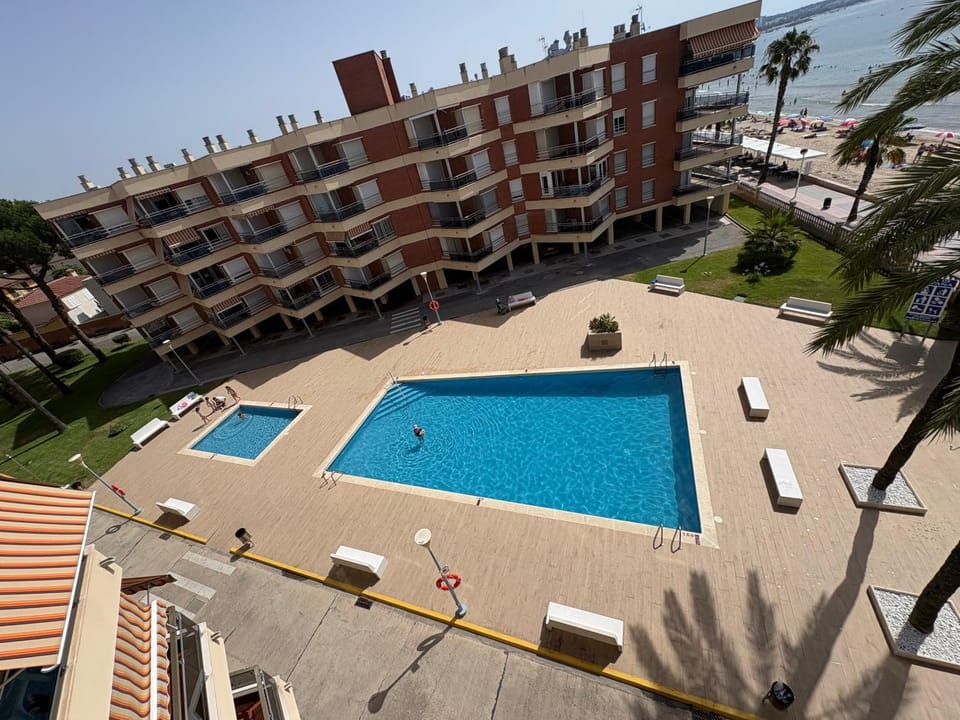 Apartamento frente al mar con WIFI y parking. Apartment in Cambrils