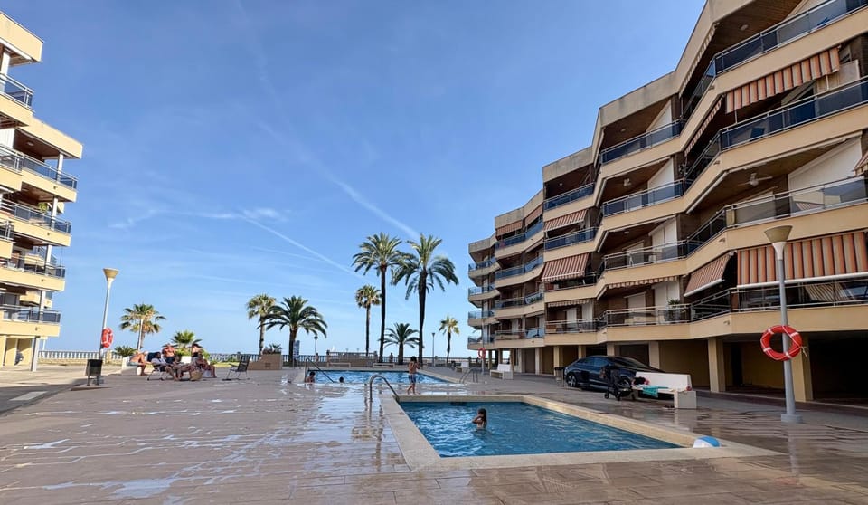Apartamento frente al mar con WIFI y parking. Apartment in Cambrils