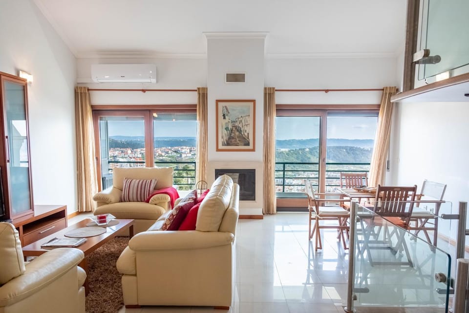 Communal lounge/ TV room, Living room, Seating area, Dining area, air conditioner
