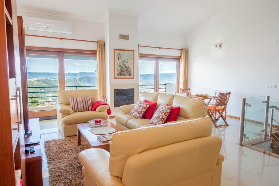 Communal lounge/ TV room, TV and multimedia, View (from property/room), Living room, Seating area, air conditioner